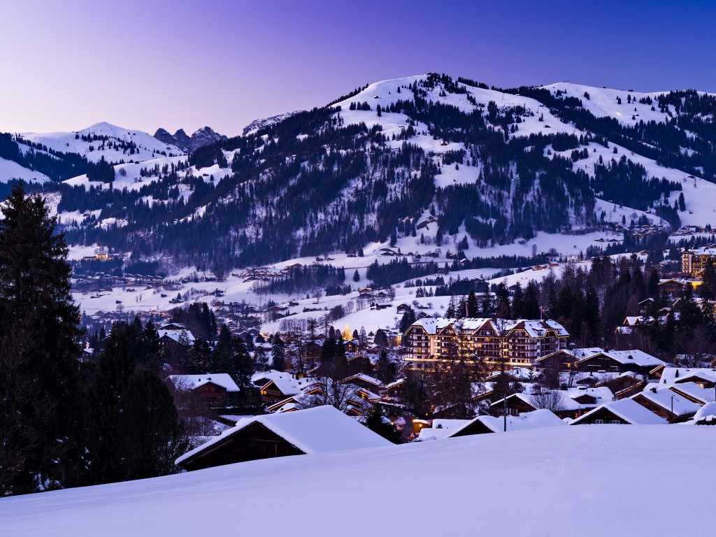 Hotel Park Gstaad am Winterabend
